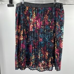 Mossimo pleated abstract floral watercolor skirt faux leather Size 18 NWT